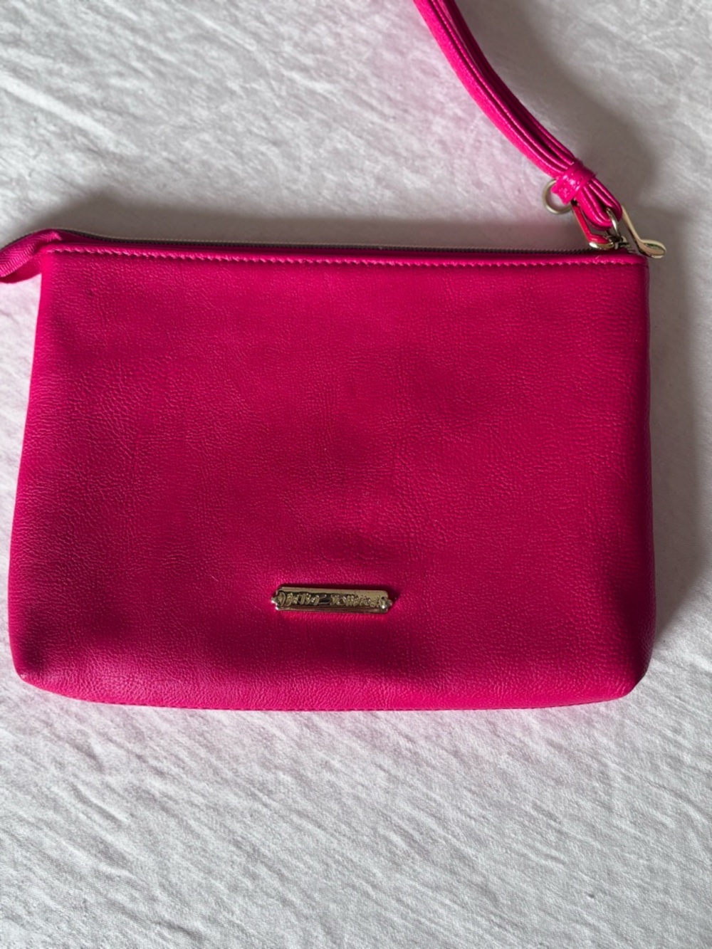 Betsey Johnson Heartbreak Harlot Wristlet Bright Pink - Picture 3 of 8